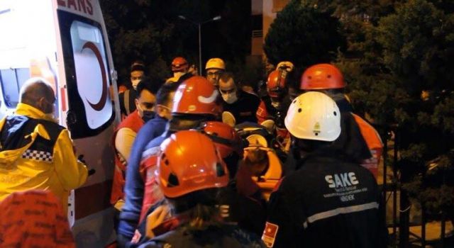 İzmir depreminde 15 saat sonra bir kişi daha kurtarıldı