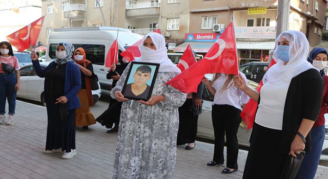 Teröre tepki eylemi yapan kadınlara, HDP'li milletvekili engel olmaya çalıştı