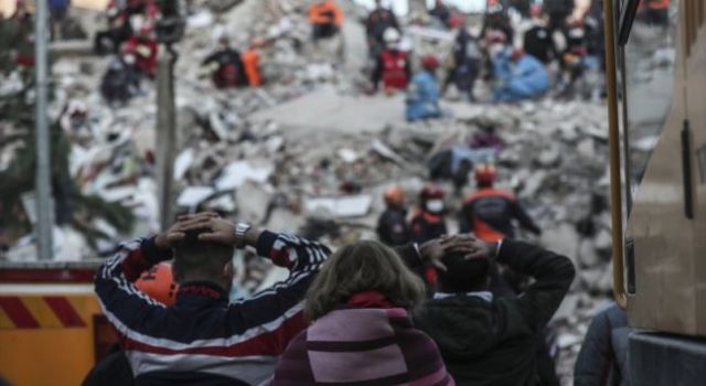Son dakika...İzmir depreminde yaşamını yitirenlerin sayısı yükseliyor..