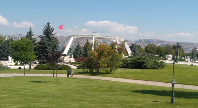 Devlet Büyükleri Anıt Mezarlığı Müzesi Kovid-19 sonrası yeniden ziyarete açılacak