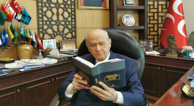 MHP Lideri Bahçeli, MHP'nin 'İnsanlığın Huzuru' isimli yeni eserini tanıttı