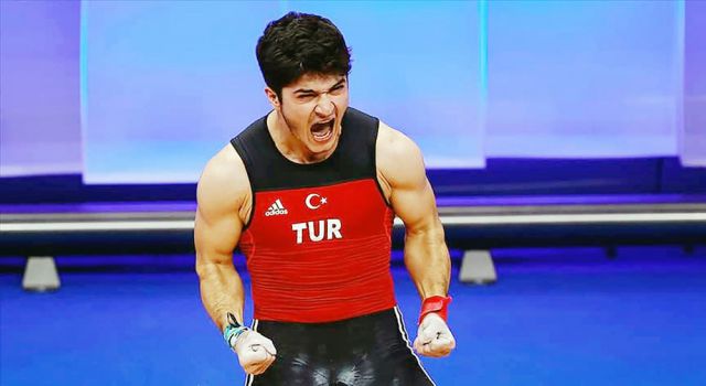Halter sporcusu Muhammed Furkan Özbek, halterde Avrupa şampiyonu!