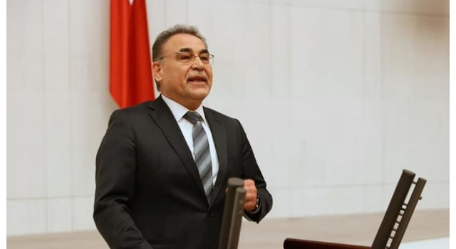 AK Parti'li Menekşe, "Devletimiz tüm kurumları ve imkânlarıyla yangınların söndürülmesi için çalışmaktadır"