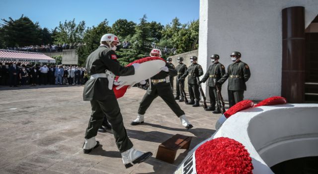 Türkiye'nin 3. Cumhurbaşkanı Celal Bayar vefatının 35. yılında anıldı