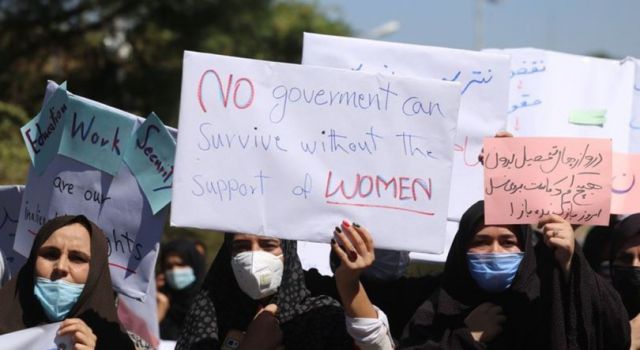 Afganistan'da kadınlar 'kadın hakları' için savaştı