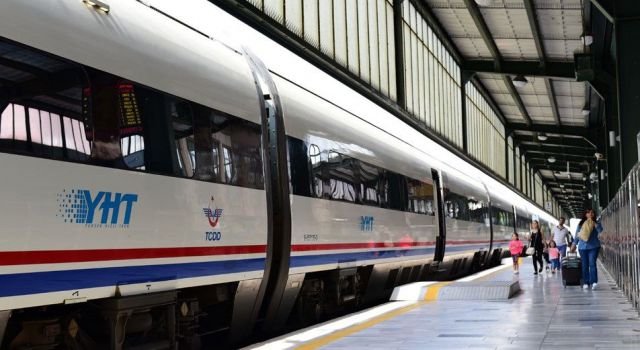 Tren seyahatlerinde aşısız yolcularla ilgili karar!