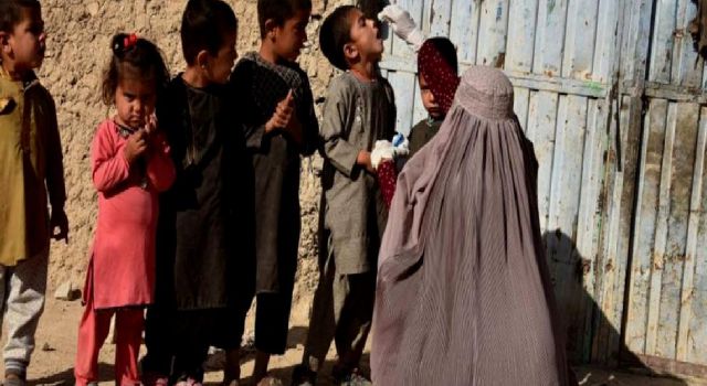 Afganistan'da Taliban'ın onayıyla çocuk felci aşısı kampanyası başladı