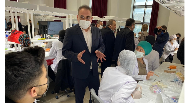 AK Parti'li Menekşe: "Diş Hekimliği Fakültemiz, Üniversitemize ve Şehrimize hayırlı olsun"