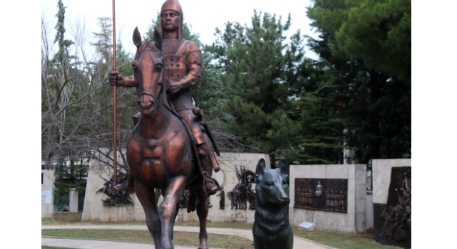 Burdur'da Bozkurt heykeli, 44 yıl sonra yerine tekrardan konuldu!