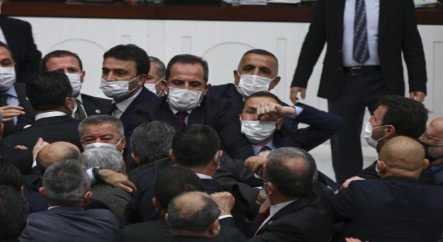 Meclis'te AK Parti ve CHP grubu arasında büyük kavga!