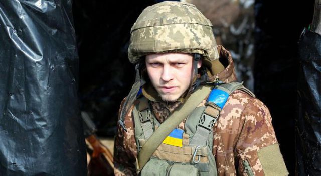 Ukrayna Donbas'ta çatışmada 1 Ukrayna askeri öldü
