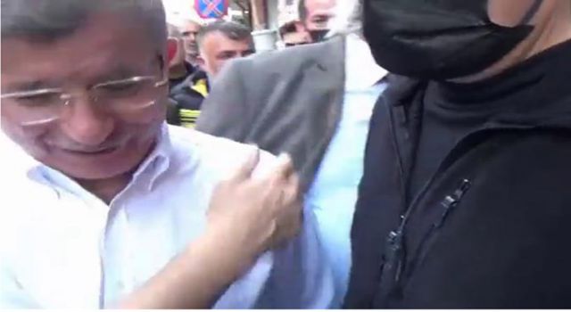 Adana ziyaretinde Gelecek Partisi lideri Davutoğlu'na esnaftan tepki yağdı!
