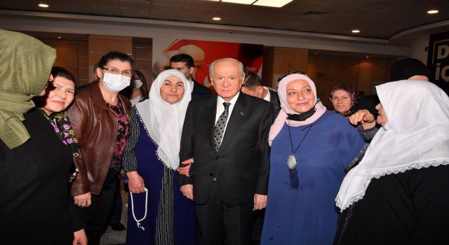 MHP Lideri Bahçeli Ülkücü Şehit aileleriyle iftar açtı