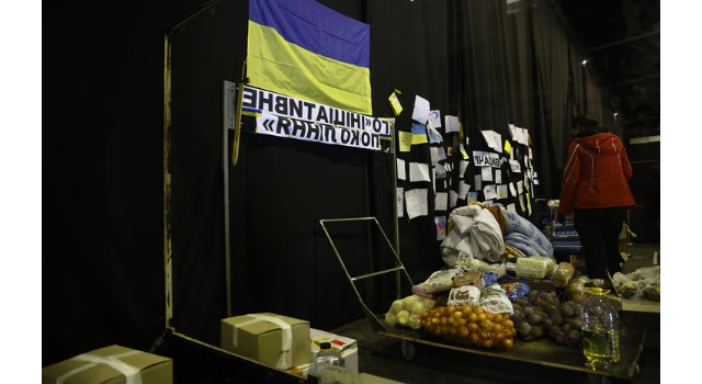 Ukrayna'daki gönüllüler savaşta insani yardım seferberliğine girişti