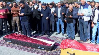 Bebek ile annesi aynı tabuta koyuldu..