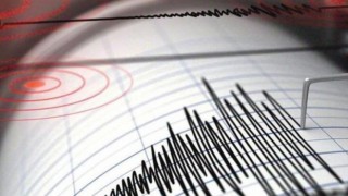 İzmir'de 4.8 şiddetinde deprem! Çevre iller tarafından hissedildi