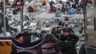 Son dakika...İzmir depreminde yaşamını yitirenlerin sayısı yükseliyor..