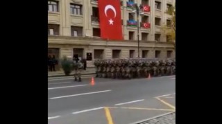 Türk ordusu Bakü'de böyle gövde gösterisi yaptı!