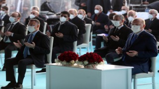 Fuat Oktay, "Elazığ depreminin yıl dönümünde, sözünü verdiğimiz deprem konutlarının teslimini gerçekleştirdik"