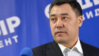 Kırgızistan'ın yeni cumhurbaşkanı Caparov: "Siyasi istikrarın sağlanması halinde Kırgızistan'ı ekonomik krizden 3-4 yılda çıkaracağım"