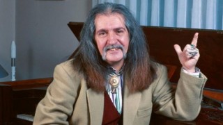 Barış Manço'nun aramızdan ayrılışının tam 22. yılı! Seni unutmak ne mümkün..