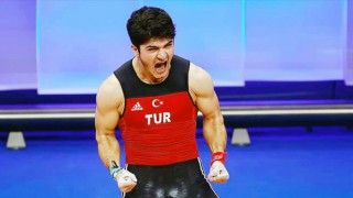Halter sporcusu Muhammed Furkan Özbek, halterde Avrupa şampiyonu!