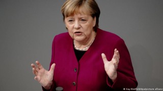 Merkel’den "dijitalleşme" uyarısı