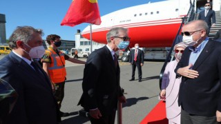 NATO Zirvesi için Cumhurbaşkanı Erdoğan sevgi gösterileriyle karşılandı