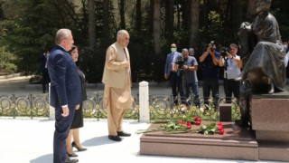 Başkan Şentop'tan Bakü'de anlamlı şehitliğe ziyaret