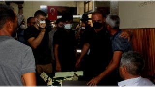 Akşener'in kahvehane ziyaretinde gergin dakikalar!