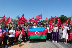 Azerbaycan'dan Türkiye'ye yangınlarla mücadele için gelen 730 personel sevgiyle uğurlandı