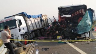 Manisa'da tır otobüse çarptı: 9 ölü, 30 yaralı