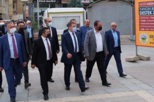 MHP Yozgat Milletvekili Sedef: "MHP Belediyeleri tarafından organize edilen yardım kampanyası konteynerini ziyaret ettik"