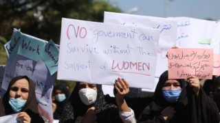 Afganistan'da kadınlar 'kadın hakları' için savaştı