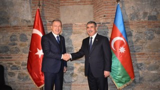 Bakan Akar, Azeri mevkidaşı Hasanov ile görüştü