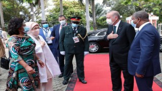 Cumhurbaşkanı Erdoğan, Angola'da resmi törenle karşılandı