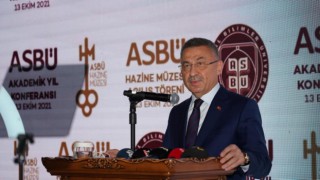 Cumhurbaşkanı Yardımcısı Oktay: Rektörünün aracının üzerinde tepinen bir şahıs öğrenci olamaz