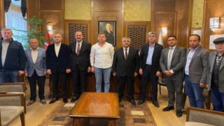 MHP'li Osmanağaoğlu mahalle muhtarları ve STK temsilcileriyle bir arada