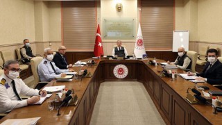 Bakan Akar: "Yunan yetkililer 'Yunanistan mağdur, Türkiye saldırgan' algısı oluşturmaya çalışıyor"