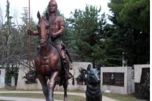 Burdur'da Bozkurt heykeli, 44 yıl sonra yerine tekrardan konuldu!