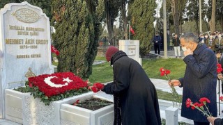 İstiklal Marşı'nın yazarı Mehmet Akif Ersoy kabri başında anıldı