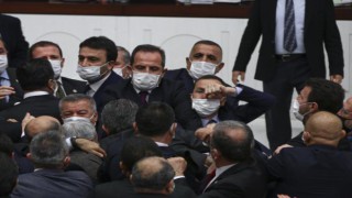 Meclis'te AK Parti ve CHP grubu arasında büyük kavga!