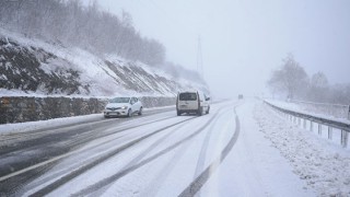 Balkanlar'dan gelen soğuk hava dalgasıyla kar yağışı Edirne'de başladı!