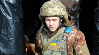 Ukrayna Donbas'ta çatışmada 1 Ukrayna askeri öldü