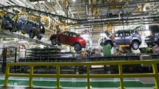 Fransız otomobil üreticisi Renault, Rusya'daki faaliyetlerini askıya aldı