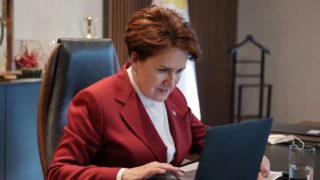 Akşener bilgisayar başında hakaret edene engeli basıyor
