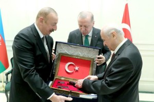 MHP Lideri Bahçeli’den Aliyev’e anlamlı armağan