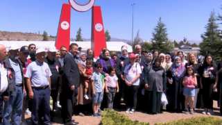 Aile ve Sosyal Hizmetler Bakanı Yanık, 15 Temmuz şehitleri için ağaç dikti