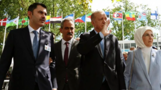 Cumhurbaşkanı Erdoğan ve Emine Erdoğan, Türkevi'nde açılan Atık Sergisi’ni gezdi