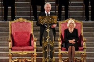 İngiltere Kralı III. Charles, Parlamento Binası'nda taziyeleri kabul etti